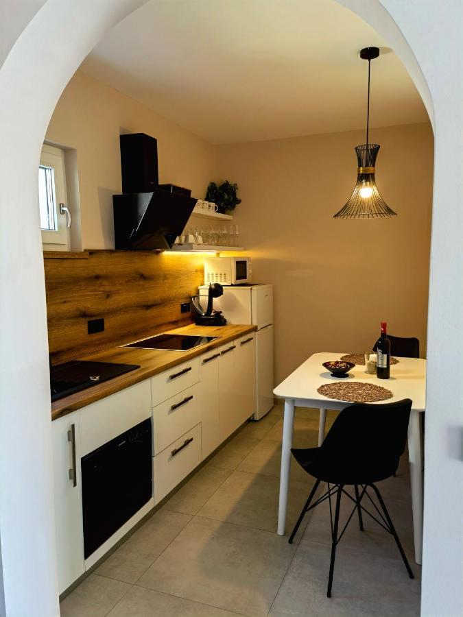 Stay In The Very Heart Of Porec - 50M To The Beach Esterno foto