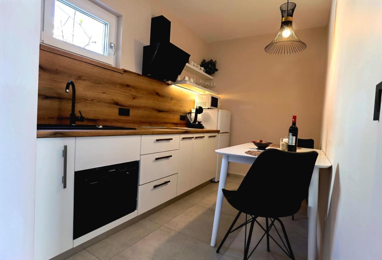Stay In The Very Heart Of Porec - 50M To The Beach Esterno foto
