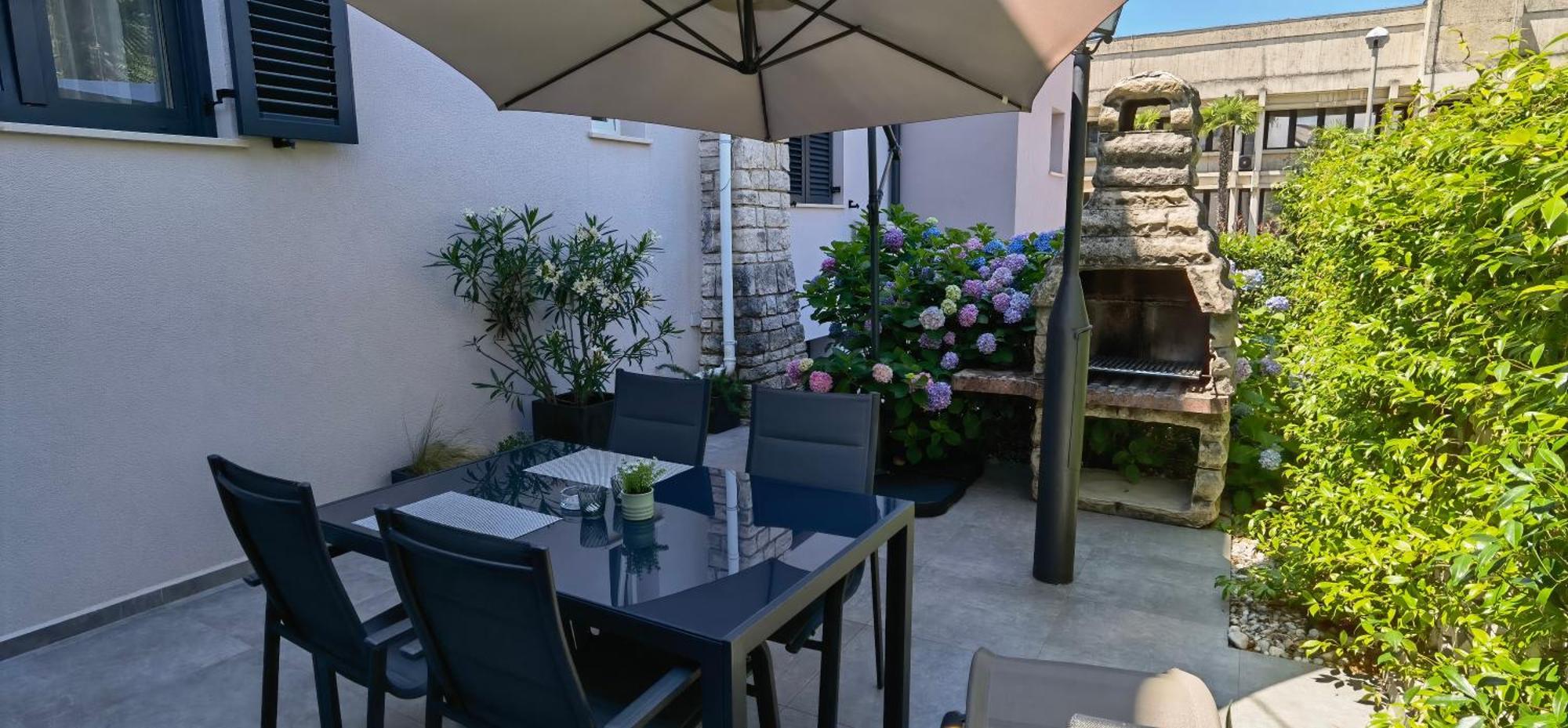 Stay In The Very Heart Of Porec - 50M To The Beach Esterno foto